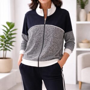 Conjunto Malha com Detalhes em Boucle, Calça Listra Lateral